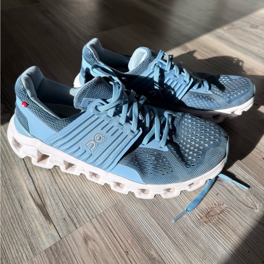 On Running Sky blue women’s cloudswift shoes